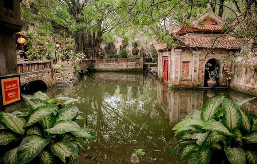 Bicycle Ride Hanoi to Thanh Chuong Viet Palace: A 1-Day Cultural Journey